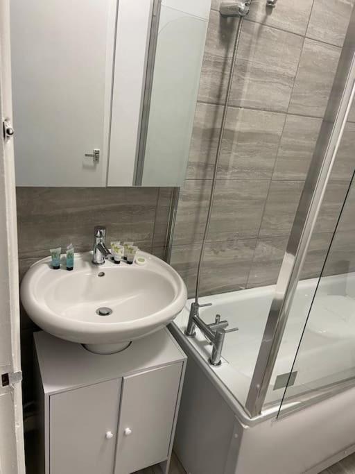 2 Bedroom Flat In London Exterior photo